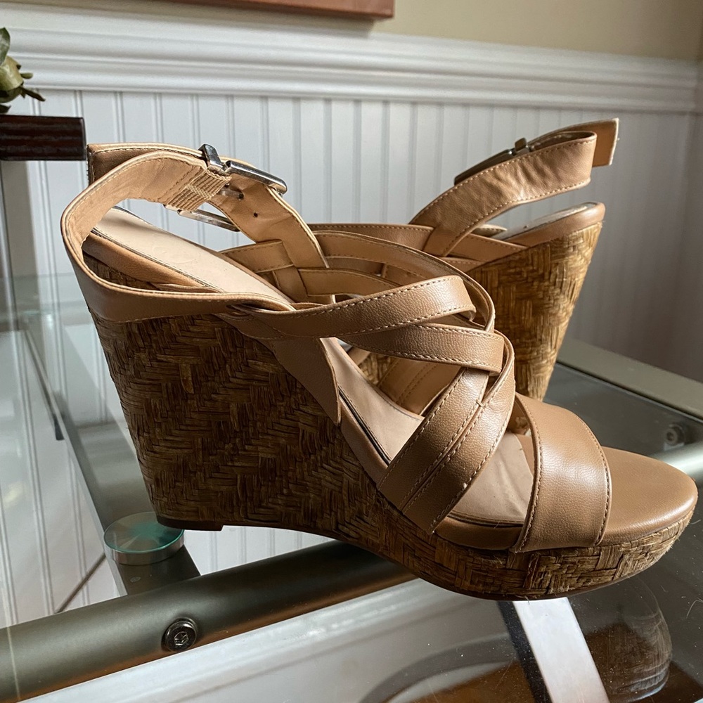 Jessica Simpson Woven Wedge. Tan Pleather Straps.
